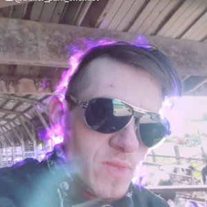 Meet your Posher, Adam